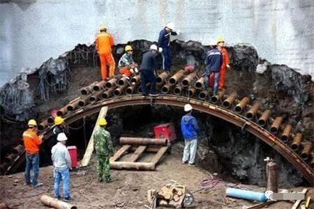 金东隧道钢花管支护案例